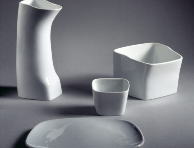 Keramiker Marianne Nielsen - Fremtidens spisestel, 2000, foto: Ole Akhøj